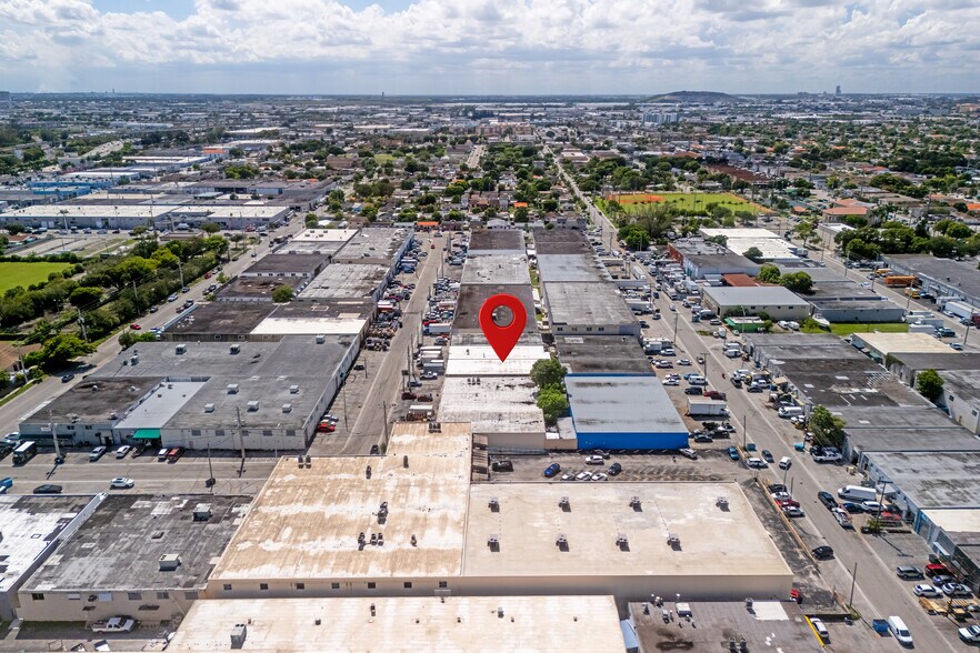 683 W 26th St, Hialeah, FL à vendre - Photo du bâtiment - Image 3 de 29