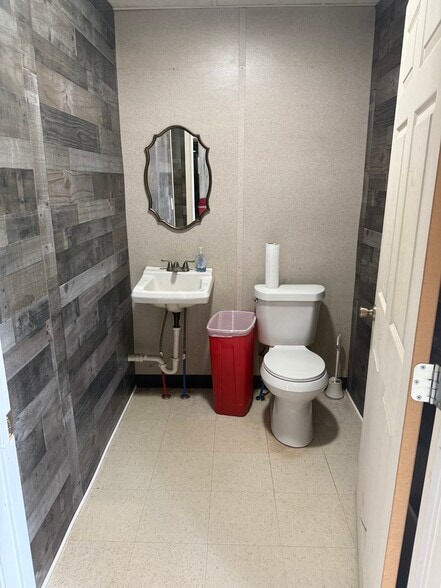 2218 Brown St, Brownwood, TX for sale - Interior Photo - Image 3 of 3