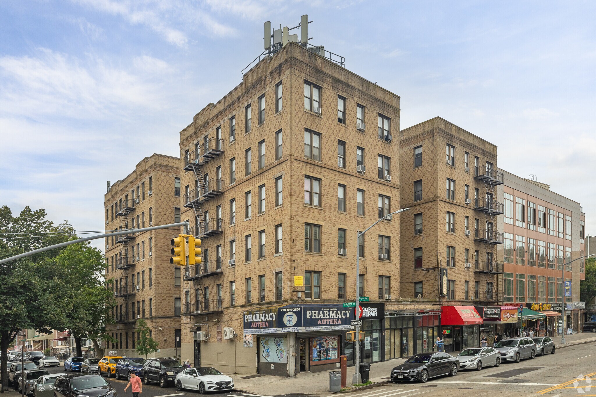 1107-1111 Brighton Beach Ave, Brooklyn, NY à louer Photo du bâtiment- Image 1 de 12