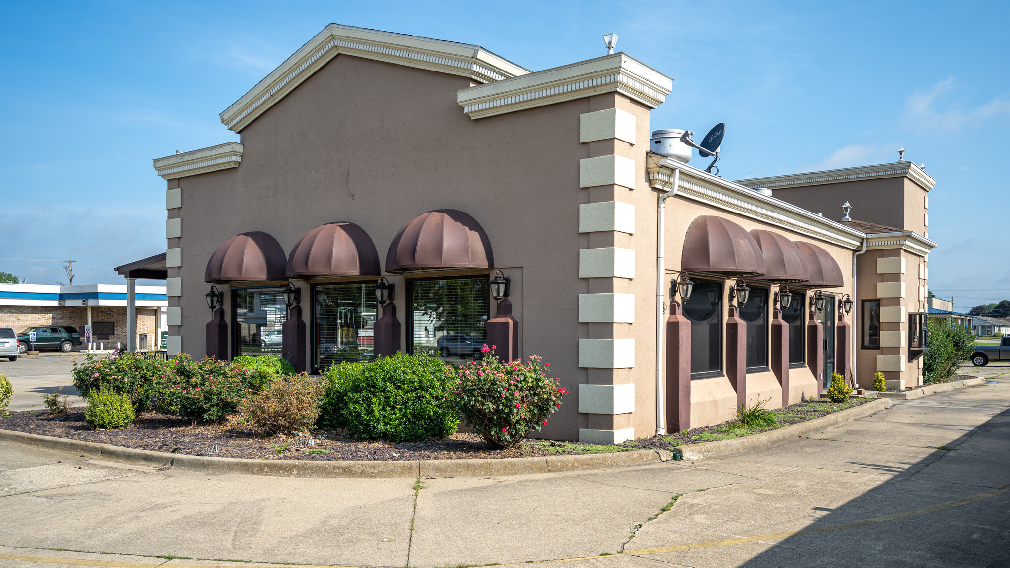 1002 W Fayette Ave, Effingham, IL for sale Building Photo- Image 1 of 1