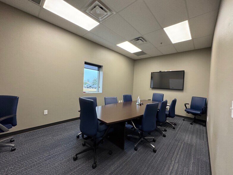 5936 Imperial Loop, College Station, TX à louer - Photo du bâtiment - Image 2 de 27