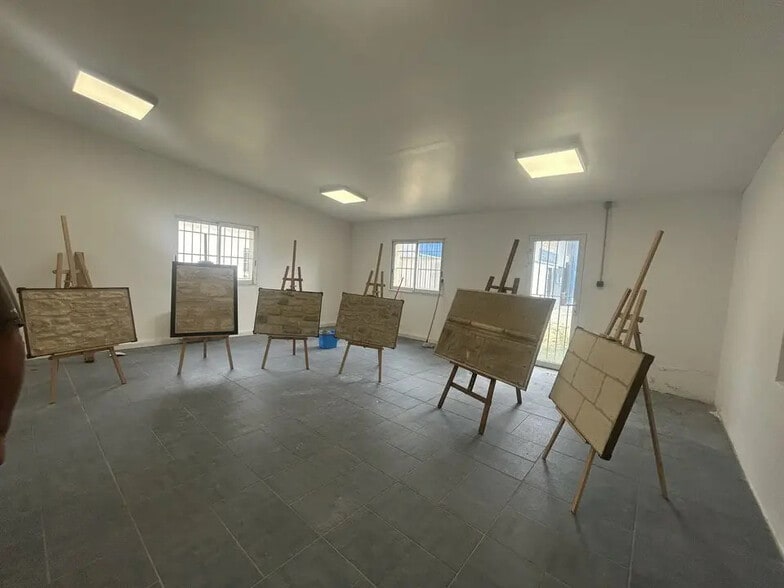 Office in Graveson for lease - Interior Photo - Image 1 of 6