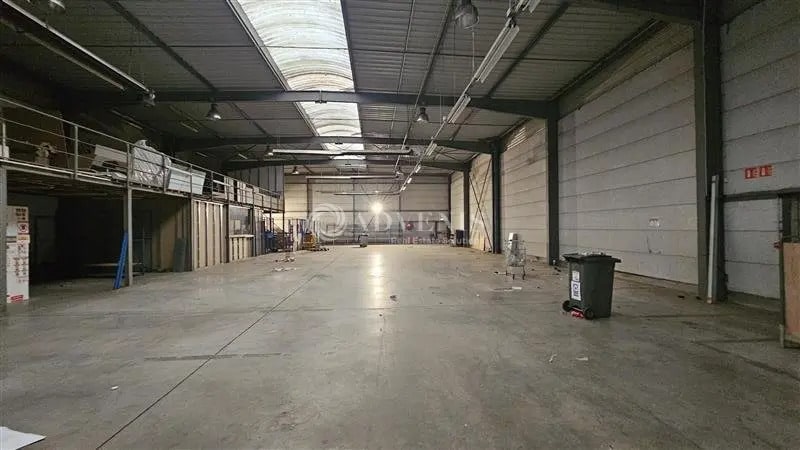 Industrial in Lesquin for lease - Building Photo - Image 3 of 3