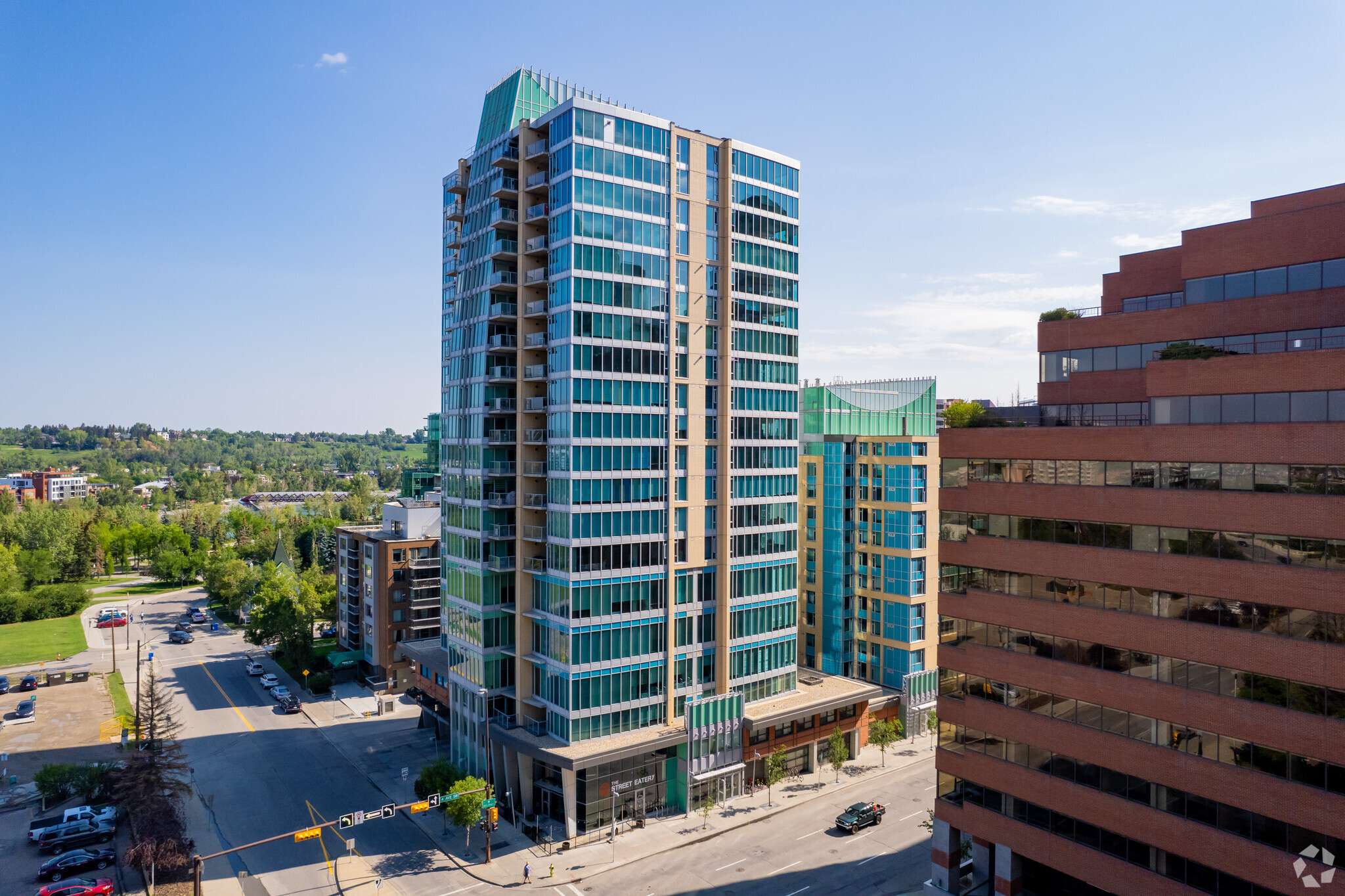 888 4th Ave SW, Calgary, AB à vendre Photo du b timent- Image 1 de 35