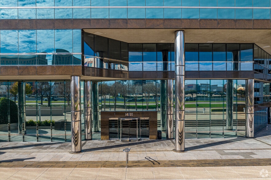 14001 N Dallas Pky, Dallas, TX à louer - Photo du bâtiment - Image 3 de 6