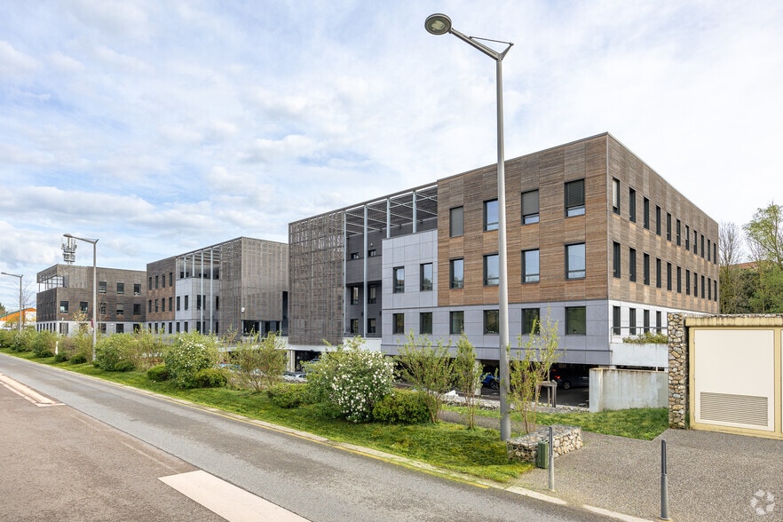 Office in Limonest for lease - Primary Photo - Image 1 of 2