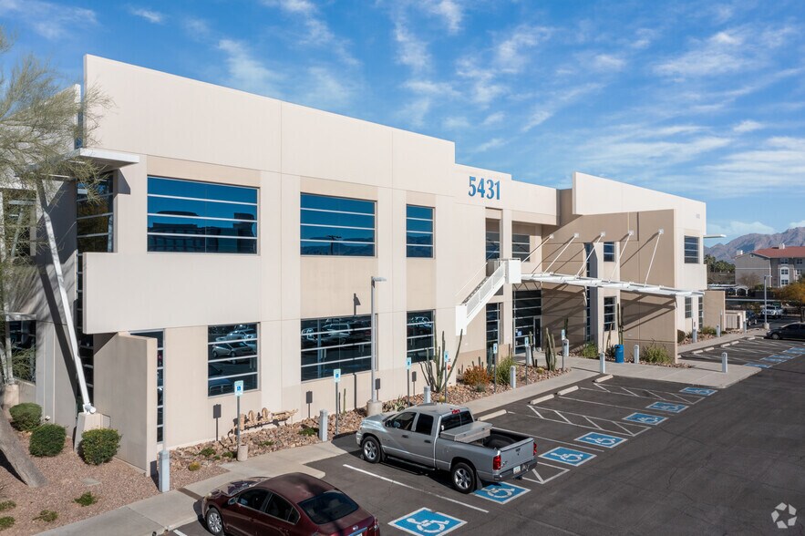 5431 E Williams Blvd, Tucson, AZ à louer - Photo du bâtiment - Image 1 de 5