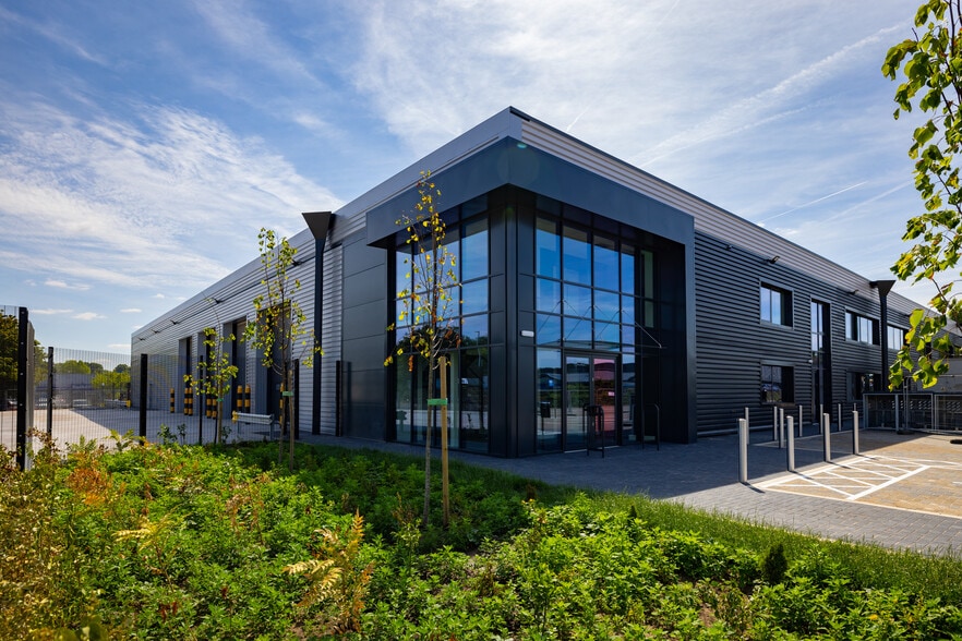 Edinburgh Way, Harlow for lease - Building Photo - Image 2 of 13