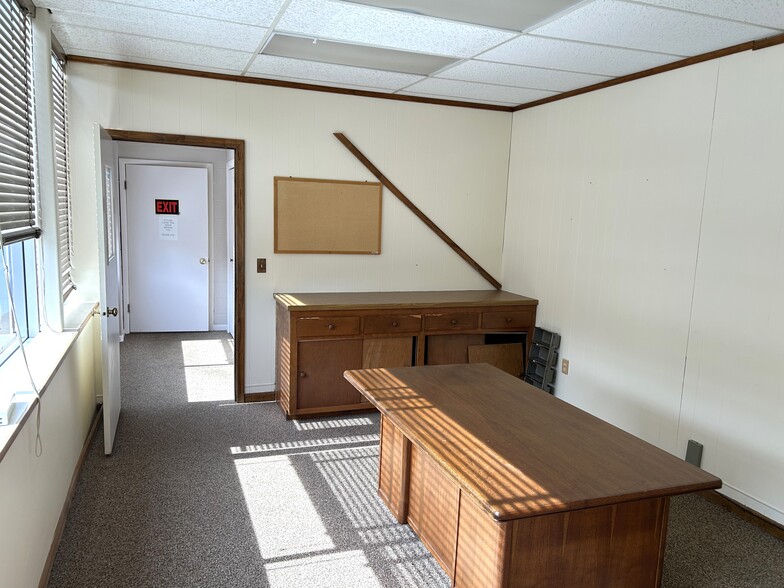 306 Lakeside Rd, Solvay, NY for lease - Interior Photo - Image 3 of 9