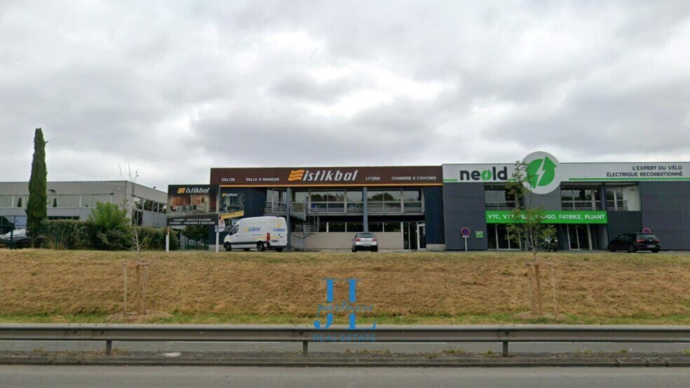 Retail in Bordeaux for lease - Building Photo - Image 3 of 4