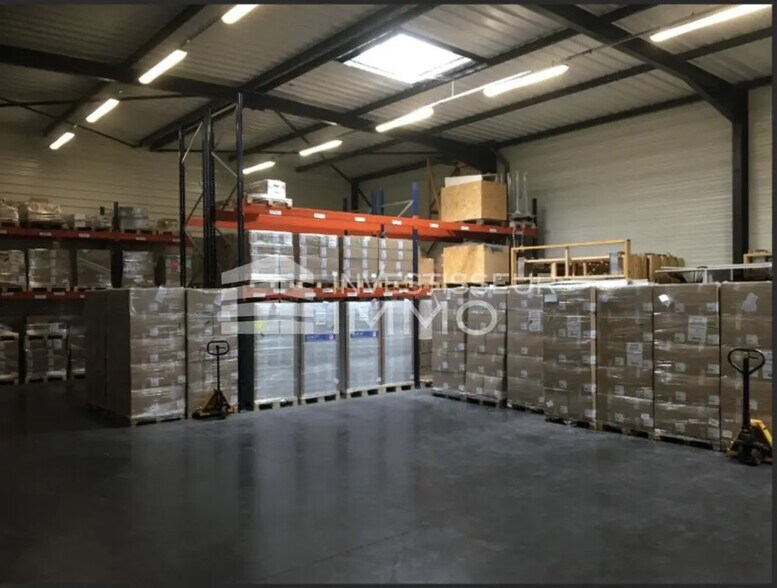 Flex in Bobigny for lease - Interior Photo - Image 1 of 3