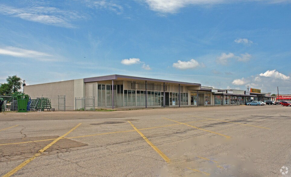 1701 W 5th St, Plainview, TX à louer - Photo du bâtiment - Image 2 de 2