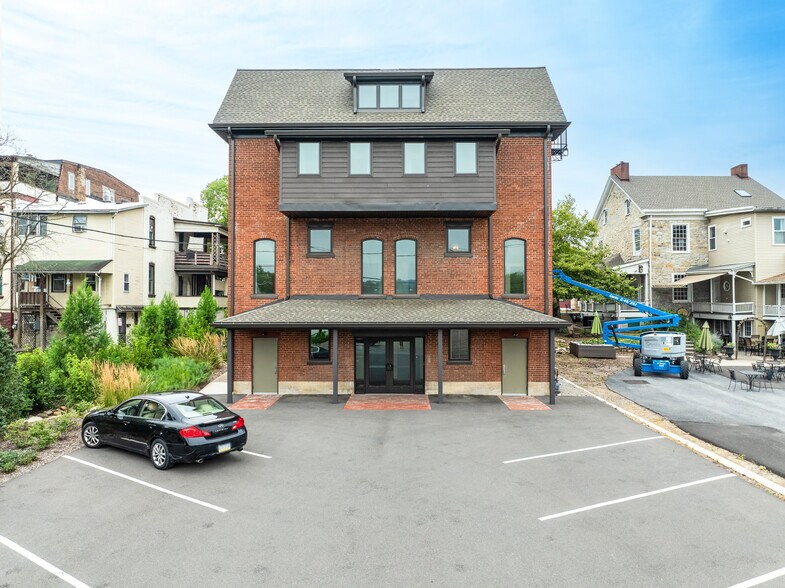 111-113 N Market St, Selinsgrove, PA à louer - Photo du bâtiment - Image 3 de 11