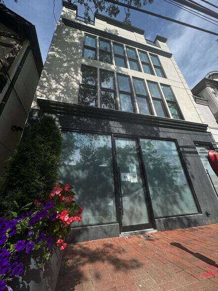 65 Middle Neck Rd, Great Neck, NY à louer - Photo du bâtiment - Image 3 de 6