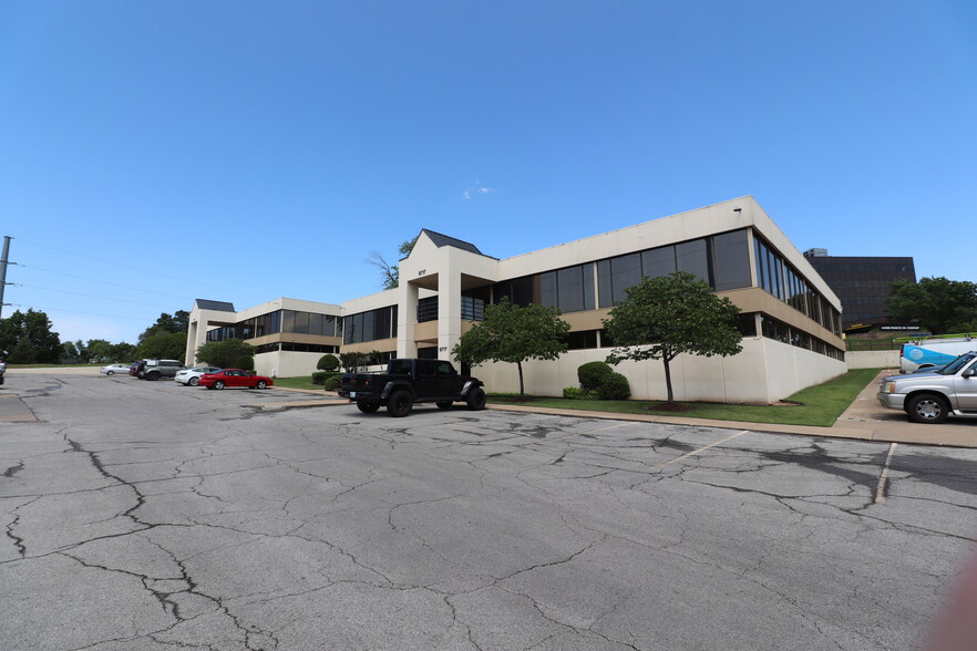 Office Complex Portfolio portfolio of 2 properties for sale on LoopNet.ca - Building Photo - Image 1 of 9