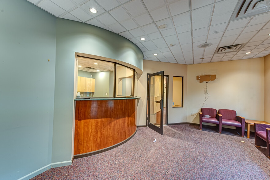 63 Eastport Manor Rd, Eastport, NY for sale - Building Photo - Image 1 of 39