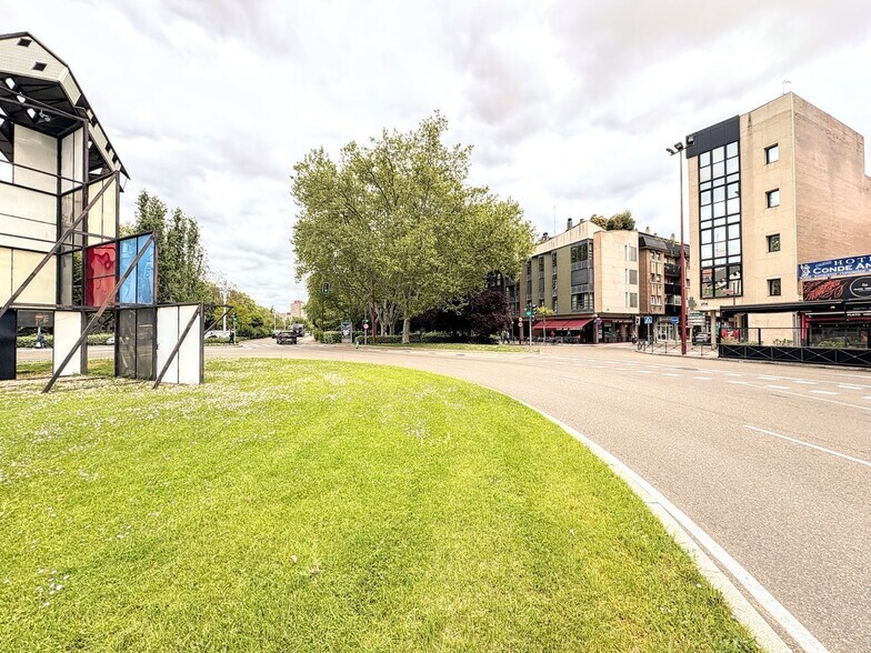 Paseo de Zorrilla, 127, Valladolid, Valladolid à vendre - Photo du bâtiment - Image 2 de 29