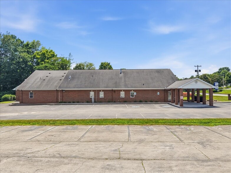 901 W 4th North St, Morristown, TN à vendre - Photo du bâtiment - Image 3 de 8