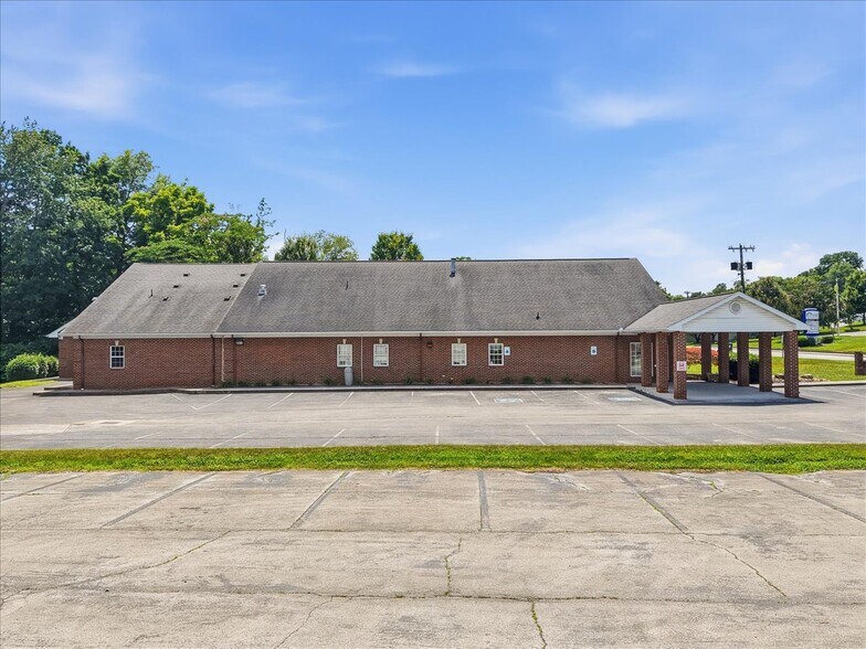 901 W 4th North St, Morristown, TN à vendre - Photo du bâtiment - Image 3 de 8