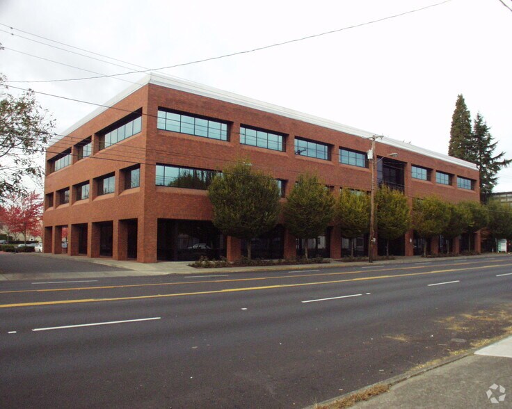 305 NE 102nd Ave, Portland, OR à louer - Photo du bâtiment - Image 3 de 11