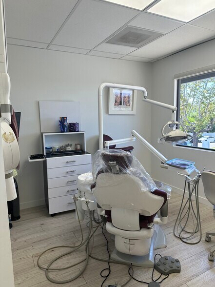 24953 Paseo De Valencia, Laguna Hills, CA à louer - Photo intérieure - Image 3 de 35