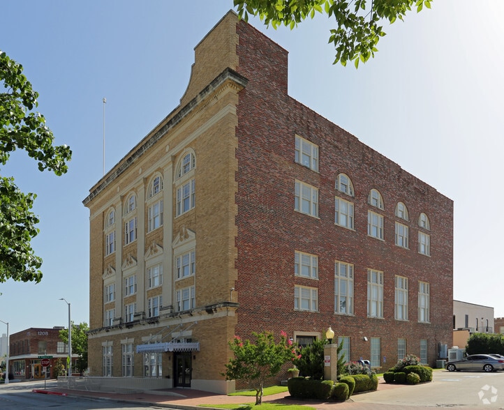 1227 W Magnolia Ave, Fort Worth, TX for lease - Building Photo - Image 2 of 7