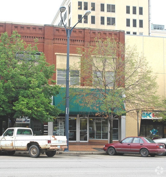 927 S Kansas Ave, Topeka, KS for sale - Building Photo - Image 3 of 3