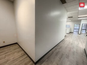 23734 Valencia Blvd, Valencia, CA à louer Photo intérieure- Image 2 de 9