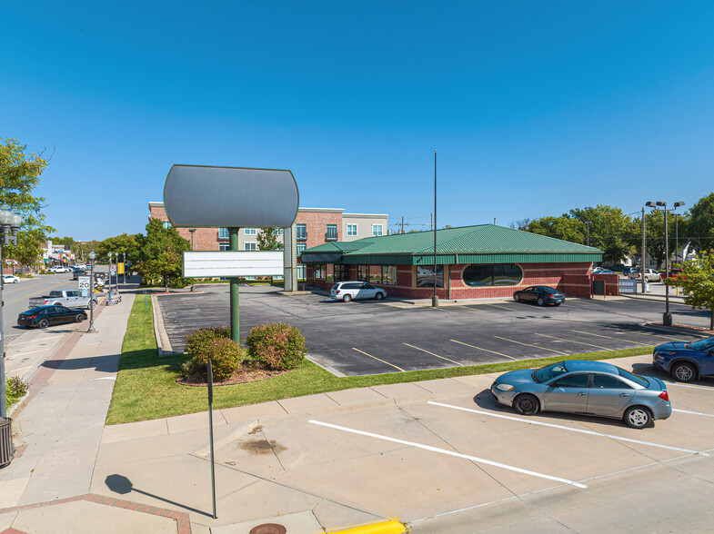 1012-1014 Commercial St, Emporia, KS for lease - Building Photo - Image 1 of 8