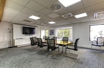 2 Hill St, Jersey for lease Interior Photo- Image 2 of 5