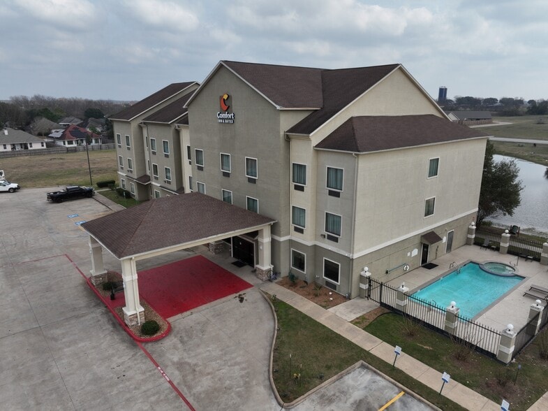 9345 Highway 6, Navasota, TX for sale - Matterport Community - Image 3 of 28