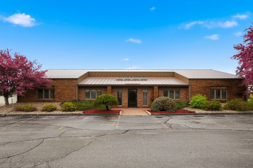 3201 E Center St, Warsaw, IN à vendre - Photo du bâtiment - Image 1 de 52