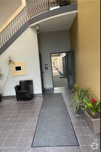 275 Renfrew Dr, Markham, ON for lease - Building Photo - Image 3 of 17