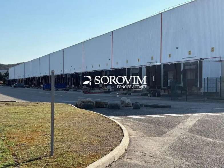 Industrial in Saint-Quentin-Fallavier for lease - Building Photo - Image 3 of 13