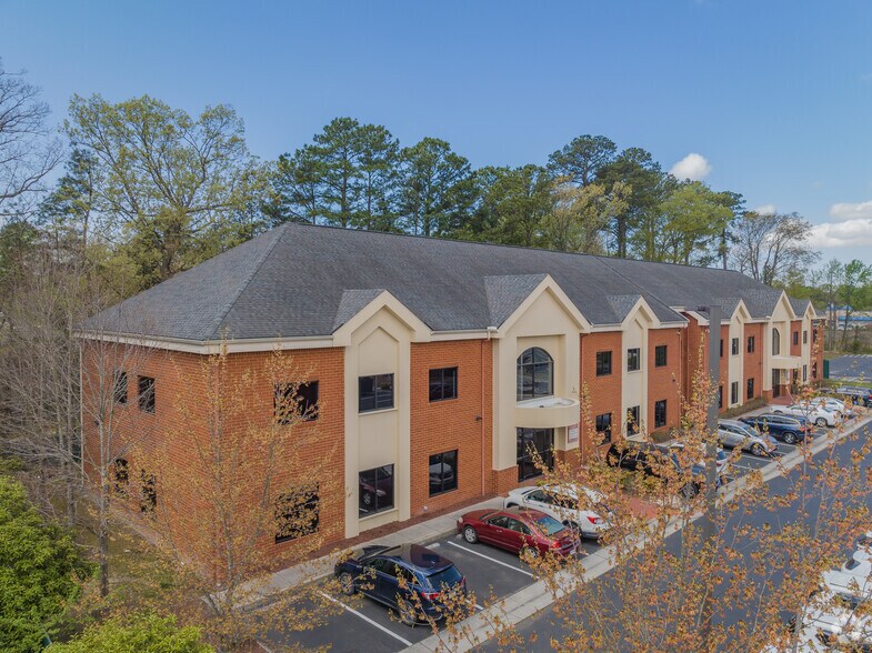 11717 Jefferson Ave, Newport News, VA à vendre - Photo du bâtiment - Image 2 de 5