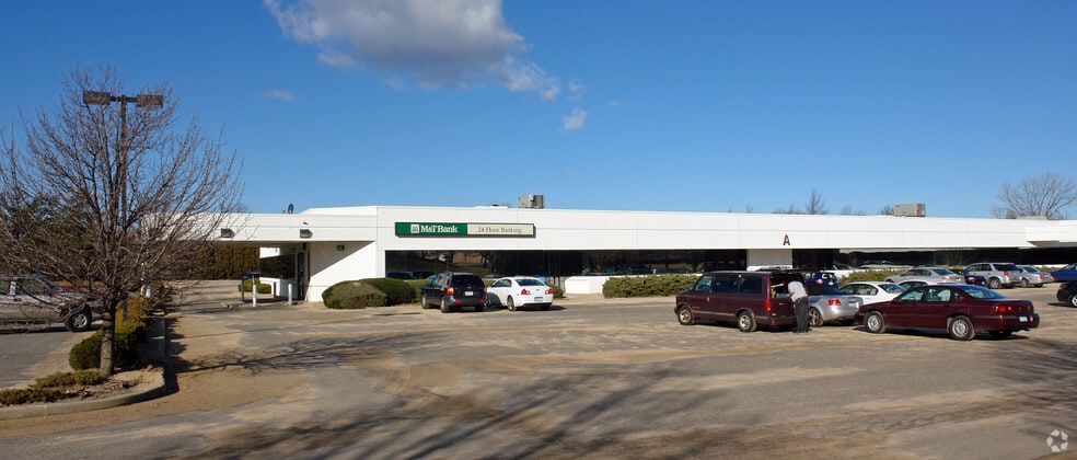 140 Adams Ave, Hauppauge, NY for sale - Building Photo - Image 3 of 16