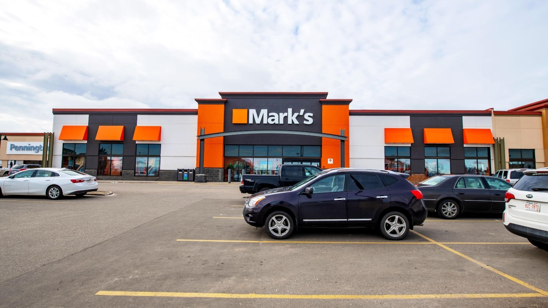 6320 50th Ave, Red Deer, AB à vendre Photo principale- Image 1 de 1