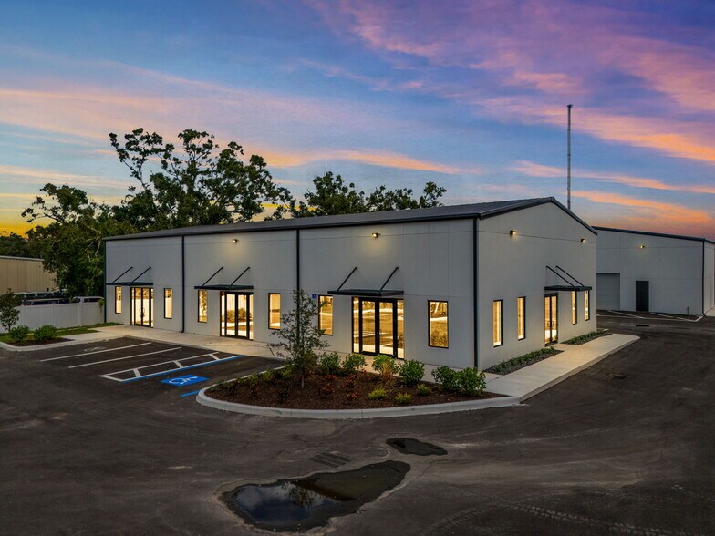 124 Houle Ave, Sarasota, FL à louer - Photo du bâtiment - Image 1 de 7