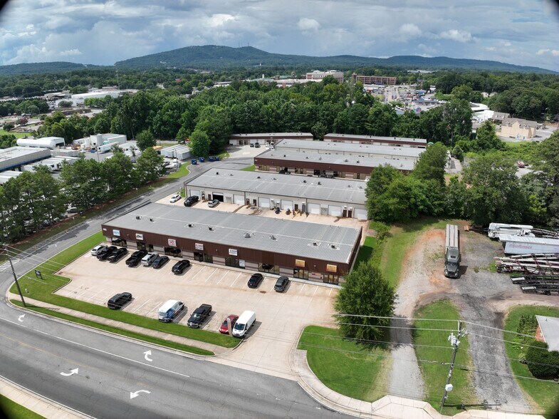 105 Enterprise Dr, Cumming, GA à louer - Communauté Matterport - Image 2 de 24