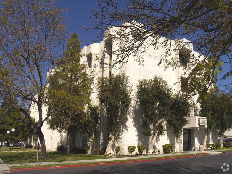 5471 La Palma Ave, La Palma, CA à louer - Photo du bâtiment - Image 2 de 9