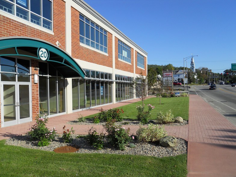 20 S Main St, Newport, NH à louer - Photo du bâtiment - Image 2 de 4