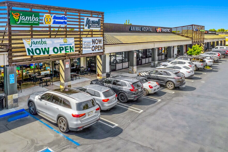 7821-7951 Valley View St, La Palma, CA à louer - Photo du bâtiment - Image 2 de 21