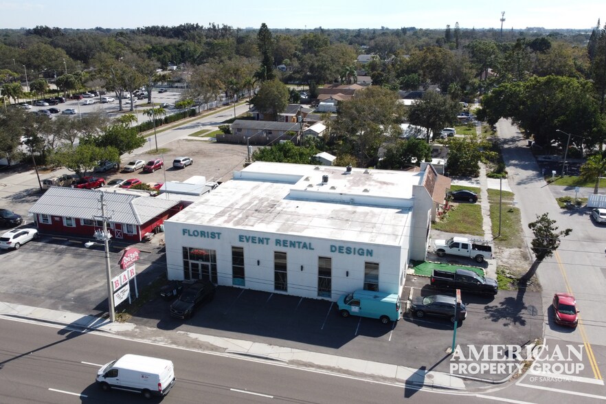 2048 Bee Ridge Rd, Sarasota, FL for sale - Building Photo - Image 1 of 19