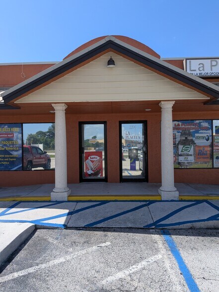 2200 SE Indian St, Stuart, FL à louer - Photo du bâtiment - Image 2 de 2