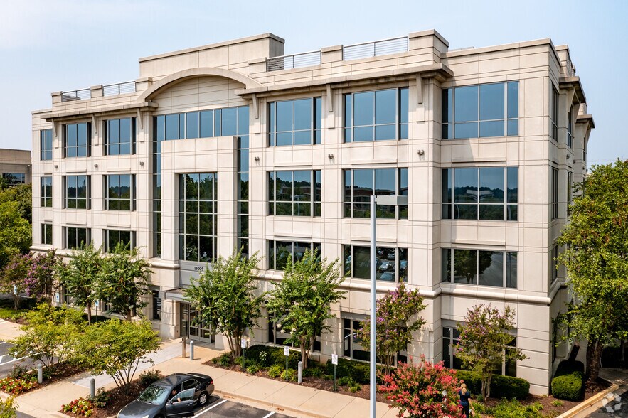15005 Shady Grove Rd, Rockville, MD à louer - Photo du bâtiment - Image 2 de 8