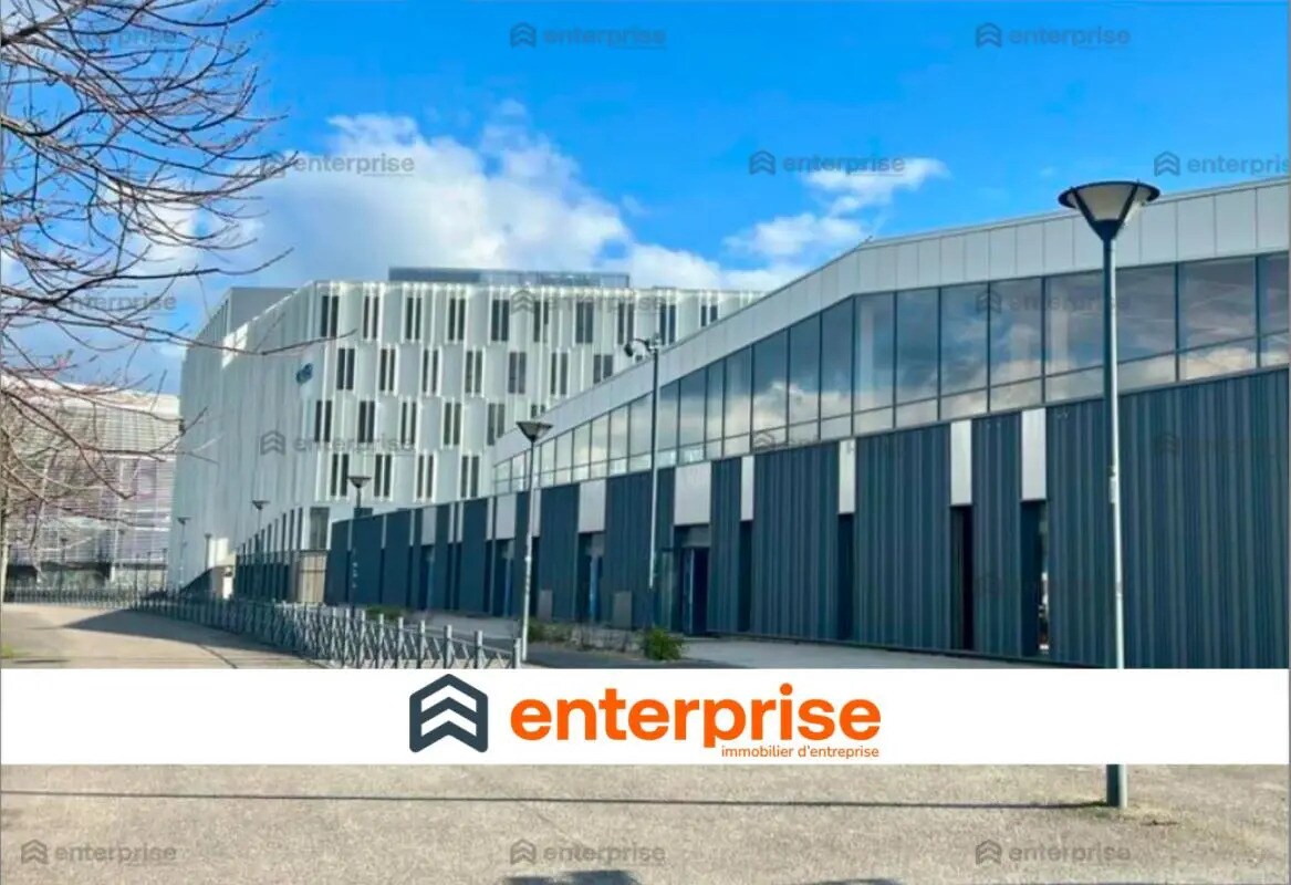 Retail in Villeneuve-d'Ascq for lease Building Photo- Image 1 of 2