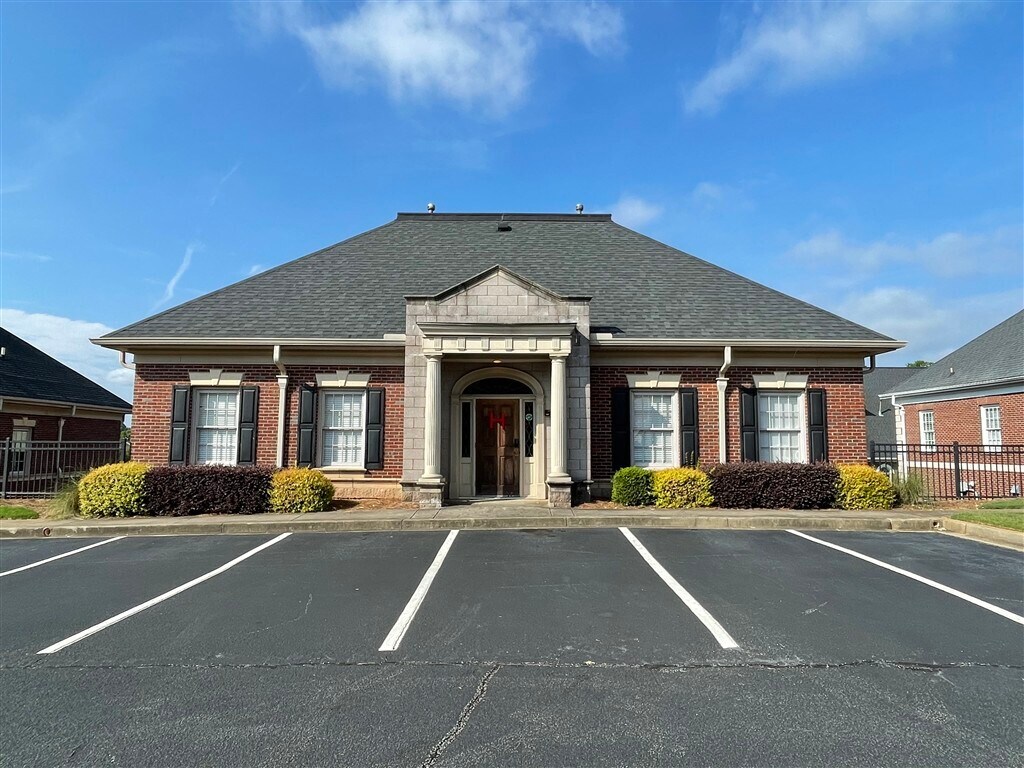 420 The Parkway, Greer, SC à vendre Photo du bâtiment- Image 1 de 1