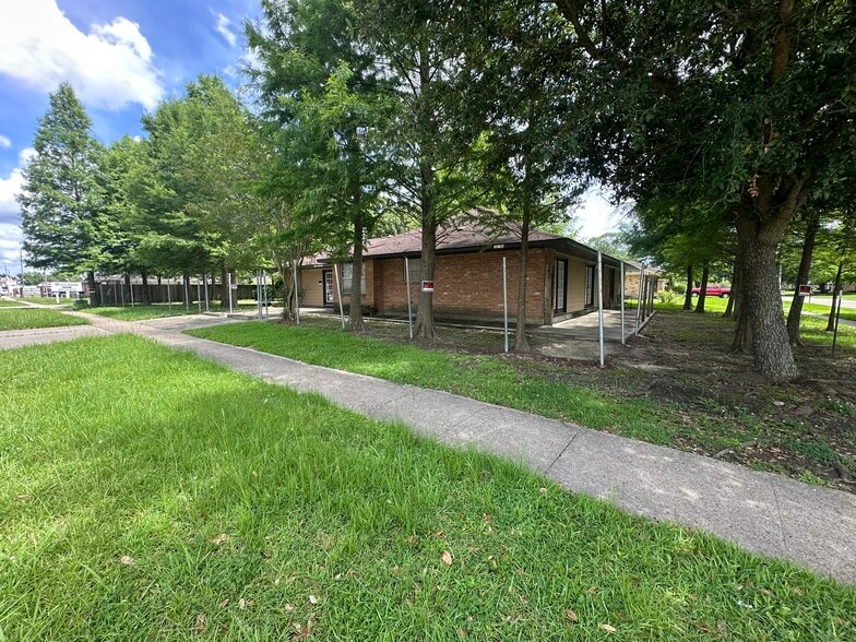 12750 Coursey Blvd, Baton Rouge, LA à vendre - Photo du bâtiment - Image 2 de 27