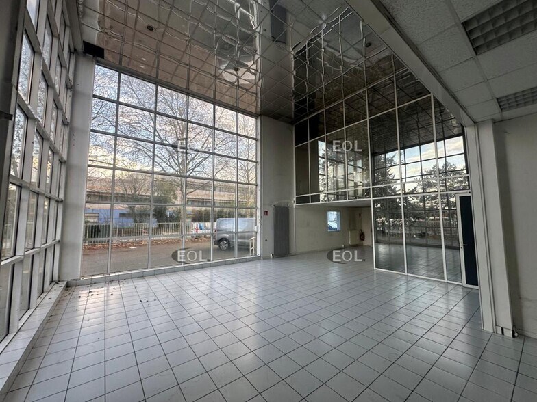 Flex dans Le Blanc-Mesnil à louer - Photo du bâtiment - Image 3 de 3