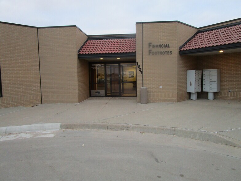 1807 E Mary St, Garden City, KS à louer - Photo du bâtiment - Image 2 de 12